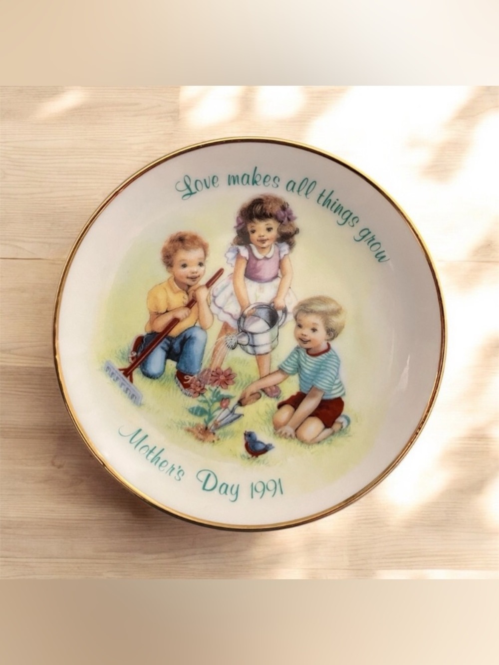 Vintage Avon Love Makes All Things Grow Mother's Day Plate 1991 Flowers